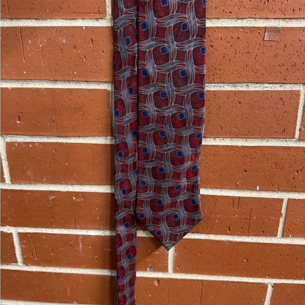 J. Ferrar Vintage Made in Italy Tie Red Geometric Blue Accents Men's Necktie - Picture 2 of 3